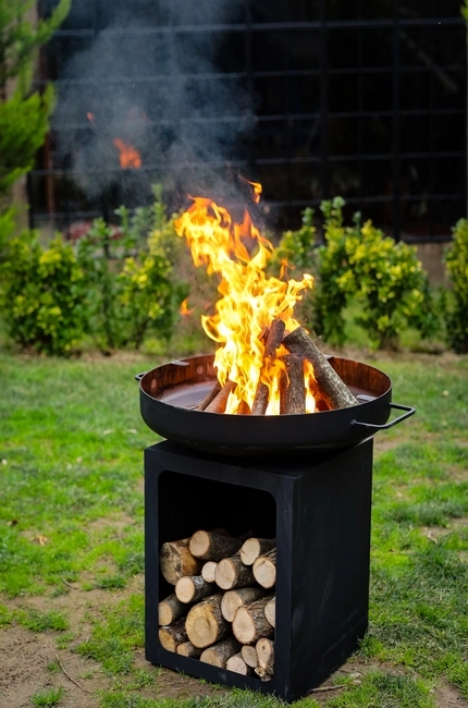 Choosing an Outdoor Fire Pit for Winter