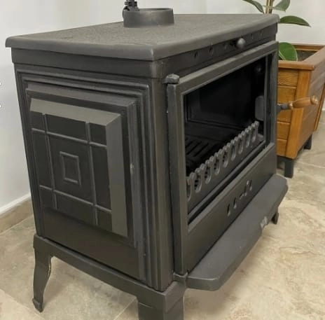Knidos Cast Iron Stove