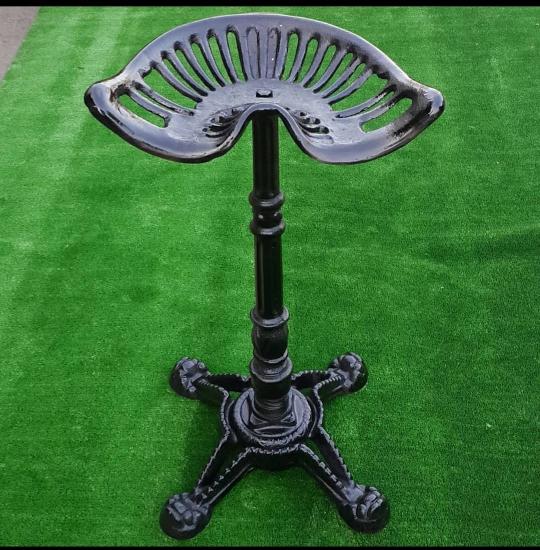 CASTING SKELETON MODEL BAR STOOL